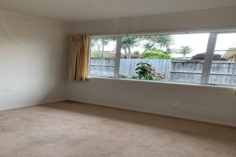 Photo of property in 1 Holly Way, Sunnyhills, Auckland, 2010