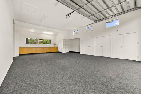 Photo of property in 18 Burgundy Park Avenue, Henderson, Auckland, 0612