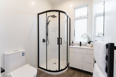 Photo of property in 33 Beach Street, Saint Clair, Dunedin, 9012