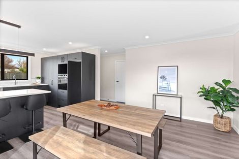 Photo of property in 17a Queenwood Road, Levin, 5510