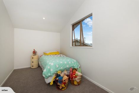 Photo of property in 2/5 Eversleigh Road, Belmont, Auckland, 0622