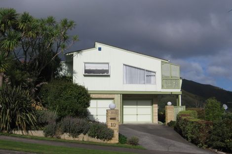 Photo of property in 10 Summit Road, Fairfield, Lower Hutt, 5011