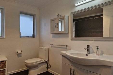 Photo of property in 7 Oawai Place, Marfell, New Plymouth, 4310