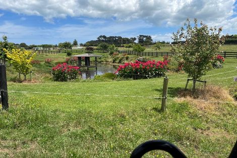 Photo of property in 15 Codlin Road, Waiuku, 2683