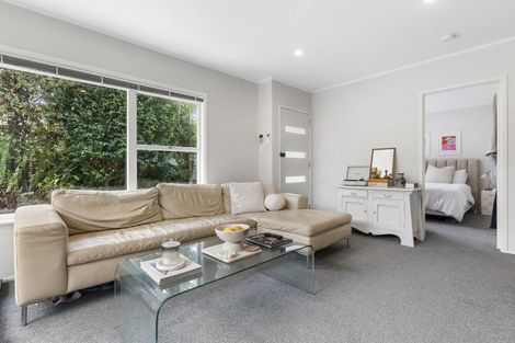 Photo of property in 2/30 Diana Drive, Glenfield, Auckland, 0627