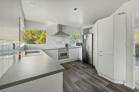 Photo of property in 4 Capricorn Place, Kawaha Point, Rotorua, 3010