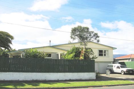 Photo of property in 1 Kelly Grove, Elderslea, Upper Hutt, 5018