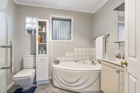 Photo of property in 66 Stott Avenue, Birkdale, Auckland, 0626