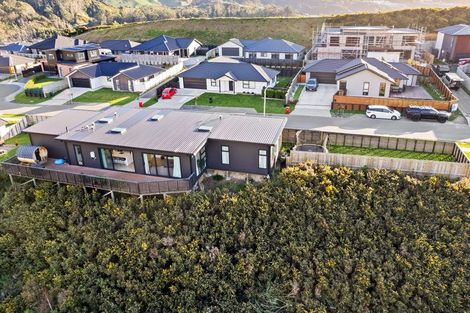 Photo of property in 37 Schooner Drive, Whitby, Porirua, 5024