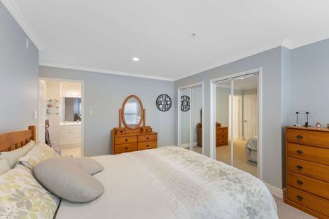 Photo of property in 1 Queen Street, New Plymouth, 4310