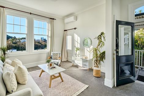 Photo of property in 32 Maarama Crescent, Aro Valley, Wellington, 6021