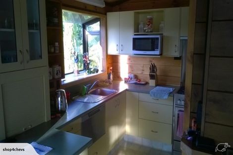 Photo of property in 13 Lindaver Grove, Merrilands, New Plymouth, 4312