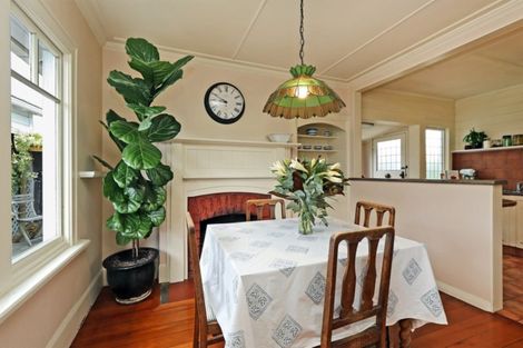 Photo of property in 17 Selwyn Road, Hospital Hill, Napier, 4110