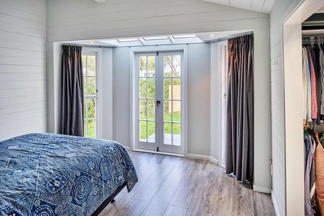 Photo of property in 28 Seaview Road, Paremata, Porirua, 5024