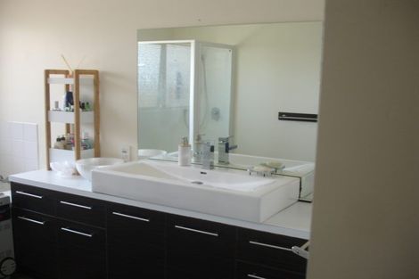 Photo of property in 10 Bungalore Place, Half Moon Bay, Auckland, 2012