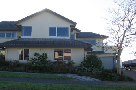 Photo of property in 2 Marguerita Place, West Harbour, Auckland, 0618