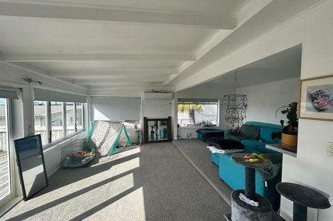 Photo of property in 2/119 Carlisle Road, Northcross, Auckland, 0632