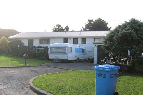 Photo of property in 30 Fernhaven Grove, Newlands, Wellington, 6037