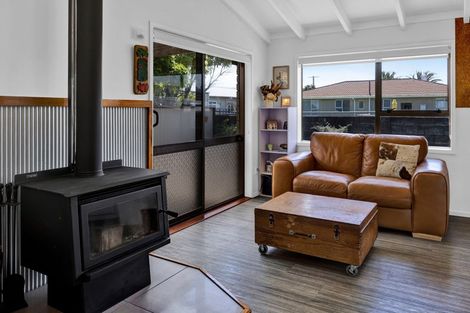 Photo of property in 10 Kamahi Avenue, Hawera, 4610