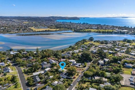 Photo of property in 16 Pohutukawa Avenue, Red Beach, 0932