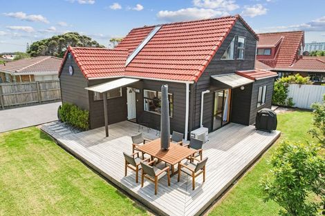 Photo of property in 5 Weiti Road, Orewa, 0931