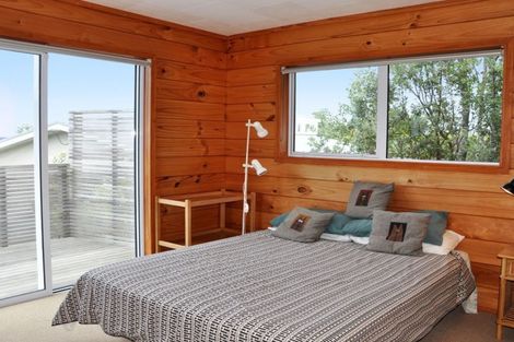 Photo of property in 10 Penguin Street, Leigh, 0985