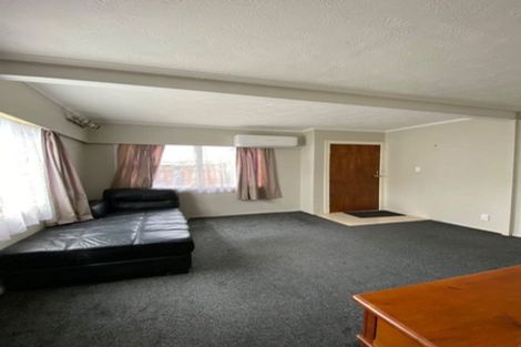 Photo of property in 10 Kaweka Street, New Lynn, Auckland, 0600