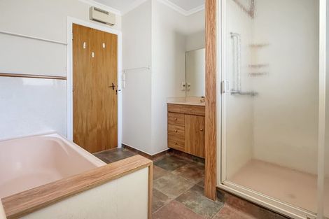 Photo of property in 50 Winchester Street, Levin, 5510