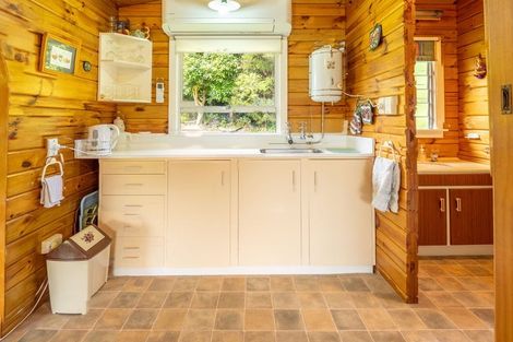 Photo of property in 46 Bayview Crescent, Duvauchelle, 7581