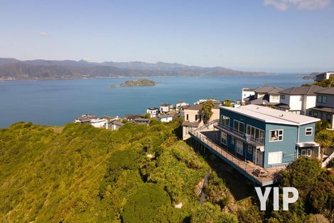 Photo of property in 41a Tamworth Crescent, Newlands, Wellington, 6037