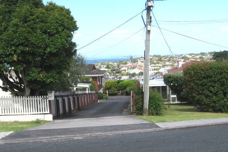 Photo of property in 15a Seaview Road, Castor Bay, Auckland, 0620