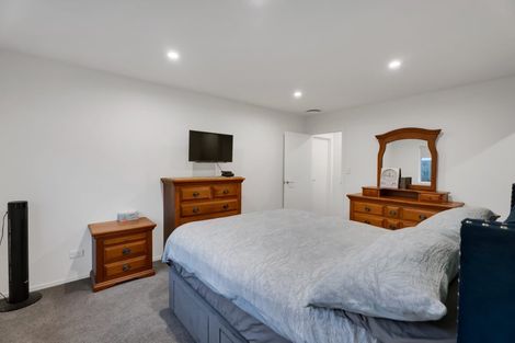 Photo of property in 2 Rayner Way, Glen Avon, New Plymouth, 4312