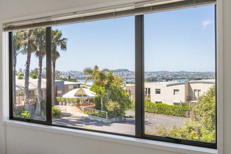 Photo of property in Harbour View Terraces, 9/170 Mokoia Road, Chatswood, Auckland, 0626