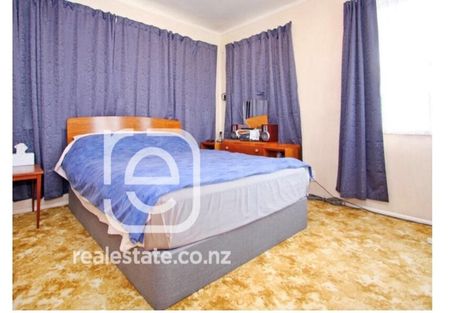Photo of property in 3 President Avenue, Papakura, 2110