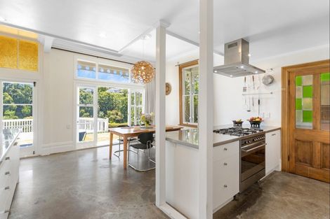 Photo of property in 21 May Avenue, Hospital Hill, Napier, 4110