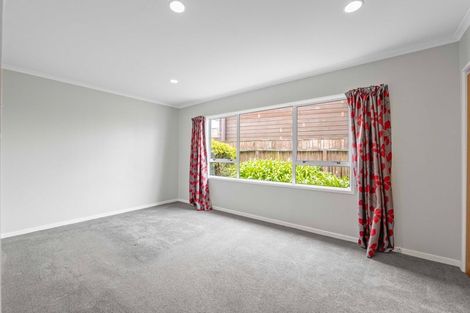 Photo of property in 2 Findlay Street, Moturoa, New Plymouth, 4310