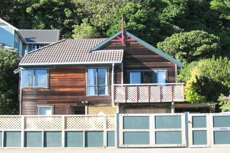 Photo of property in 2/335 Muritai Road, Eastbourne, Lower Hutt, 5013