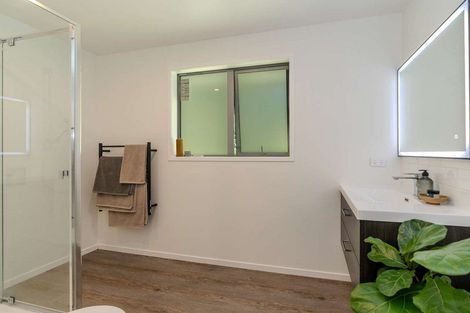 Photo of property in 11 Mandeno Drive, Kerikeri, 0230