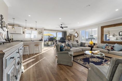 Photo of property in 39 Seagrass Place, Otaki Beach, Otaki, 5512