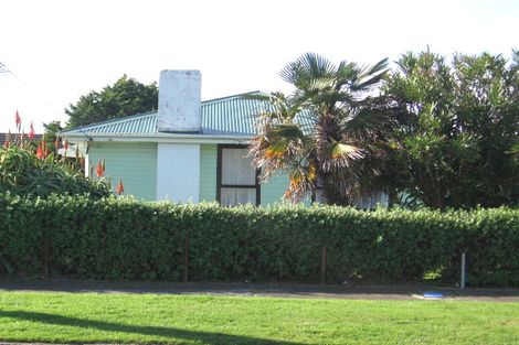 Photo of property in 17 Whanga Crescent, Titahi Bay, Porirua, 5022