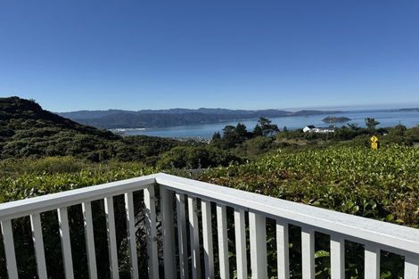 Photo of property in 129 Maungaraki Road, Korokoro, Lower Hutt, 5012