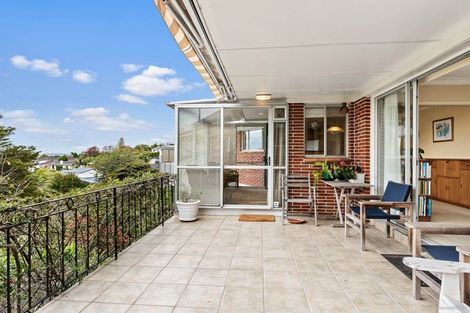 Photo of property in 5 Elizabeth Place, Mairangi Bay, Auckland, 0630