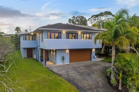 Photo of property in 18 Ravenwood Drive, Forrest Hill, Auckland, 0620