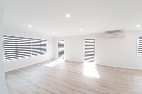 Photo of property in 16 Jane Maree Road, Kumeu, 0810