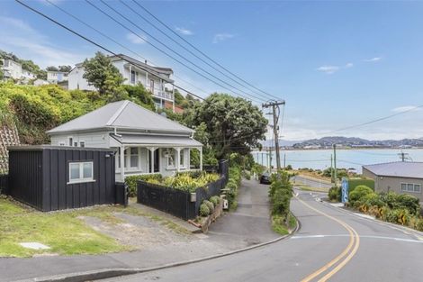 Photo of property in 8a Hungerford Road, Lyall Bay, Wellington, 6022