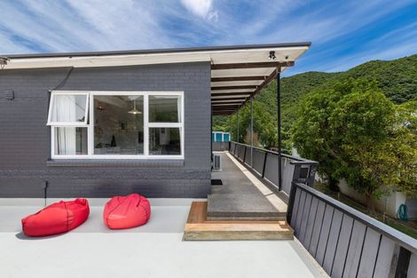 Photo of property in 30 Beach Road, Waikawa, Picton, 7220