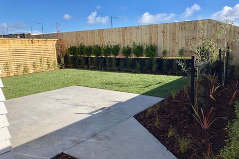 Photo of property in 38 Lumbarda Drive, Kumeu, 0810