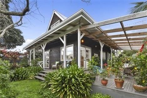 Photo of property in 1/1 Owens Road, Devonport, Auckland, 0624