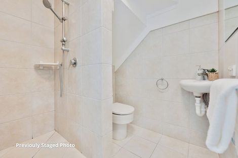 Photo of property in 2/104 Ocean View Road, Northcote, Auckland, 0627