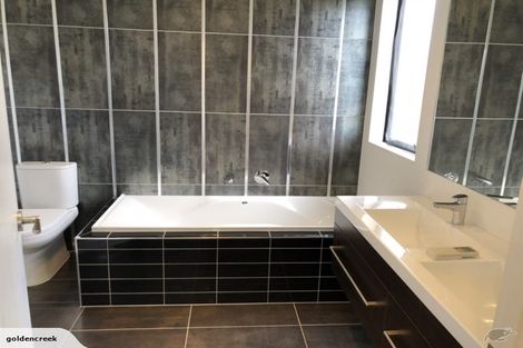 Photo of property in 8 Travis View Drive, Fairview Heights, Auckland, 0632